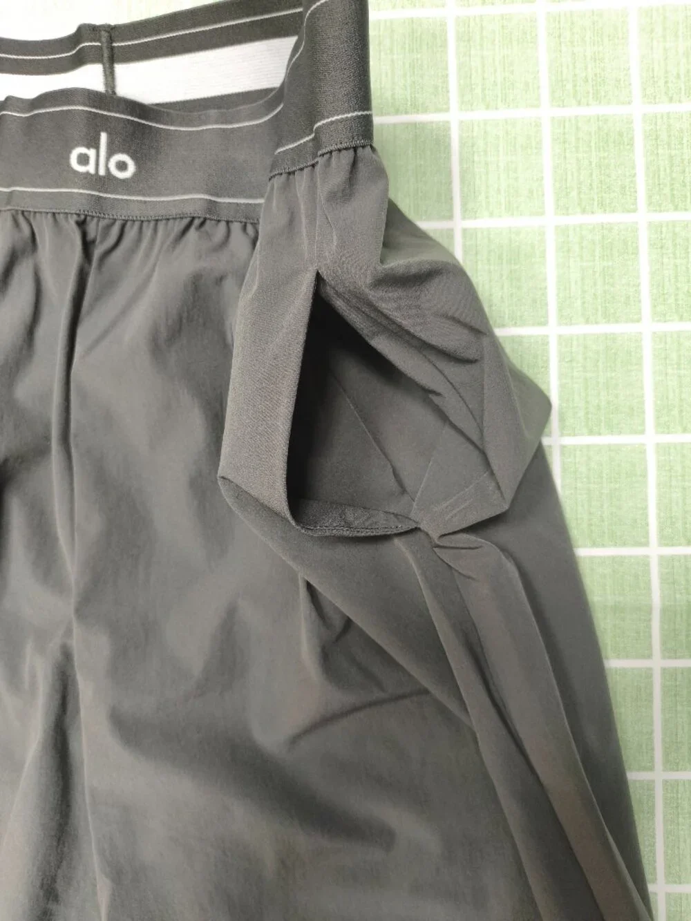 Brand New✨Alo Yoga Trouser Deep Gray Size S-M-L (Regular 30